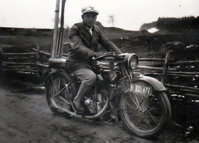 Omega motorcycle with Bradshaw engine - 1925